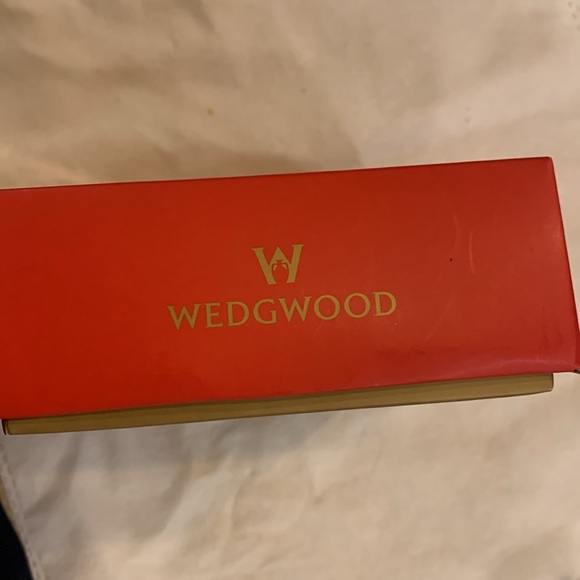 Wedgwood Christmas tree ornament in box wreath - Picture 4 of 9